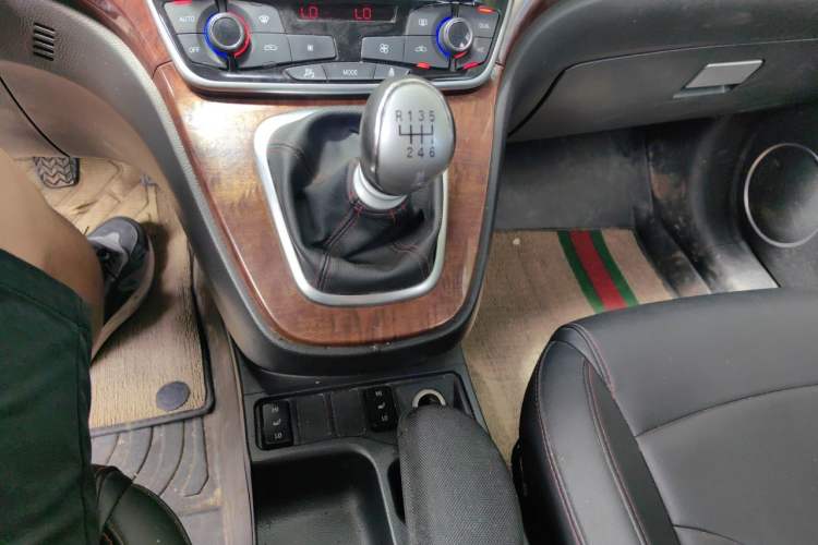 Used Haval H6 2017 Red-Label Sport Edition 1.5T Manual Two-Wheel Drive Elite Model Gear Lever