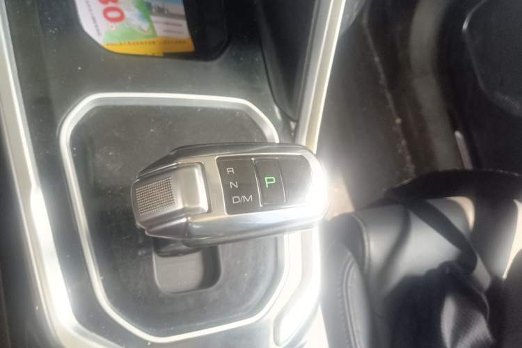 Used Haval H6 2017 Red Label 2.0T Automatic Two-Wheel Drive ZhiShang Model Gear Lever