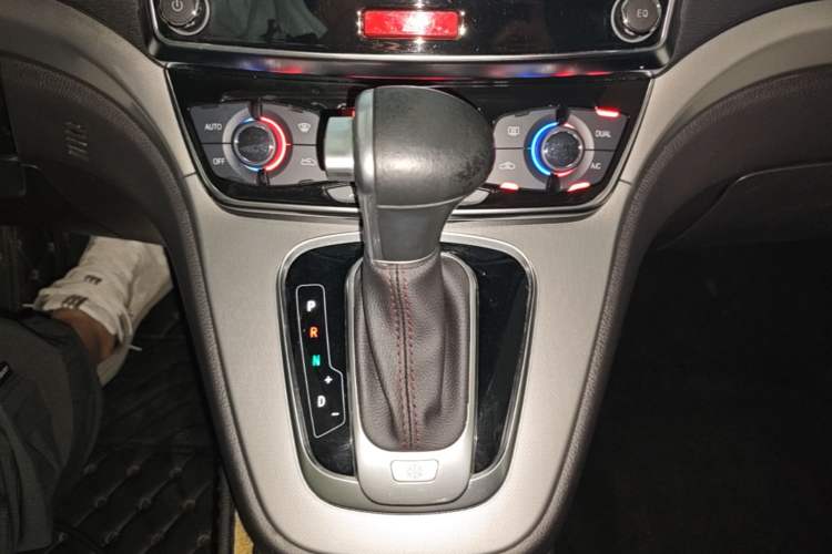 Used Haval H6 2017 Red-Label Sport Edition 1.5T Automatic Two-Wheel Drive Luxury Model Gear Lever