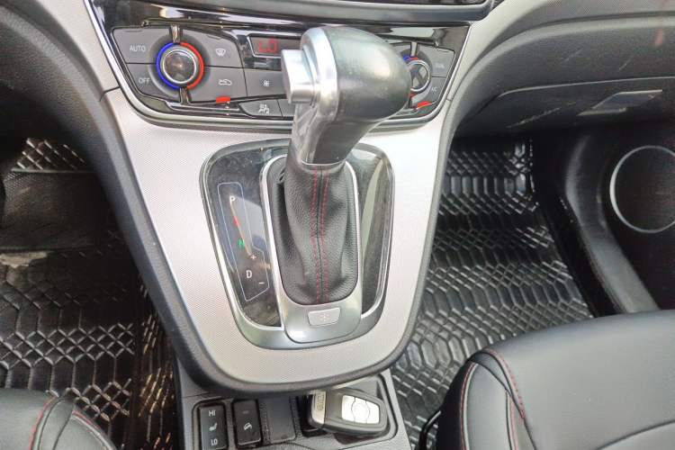 Used Haval H6 2017 Blue Label Sport Edition 1.5T Automatic Two-Wheel Drive Luxury Model Gear Lever