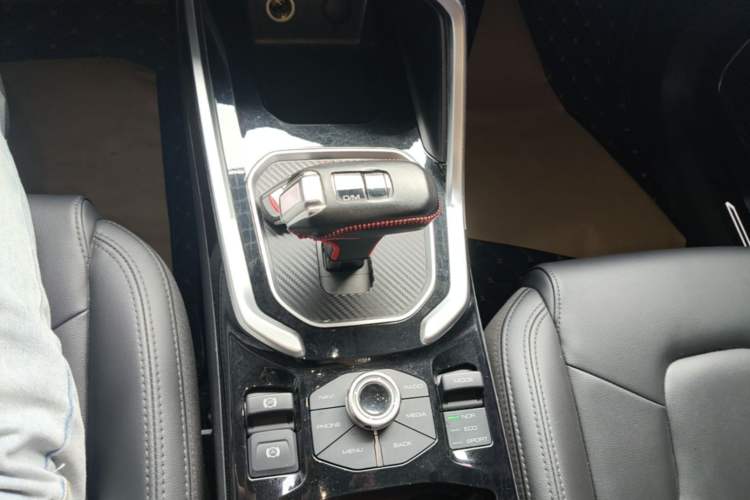 Used Haval H6 2017 Red Label 2.0T Automatic Two-Wheel Drive ZhiShang Model Gear Lever
