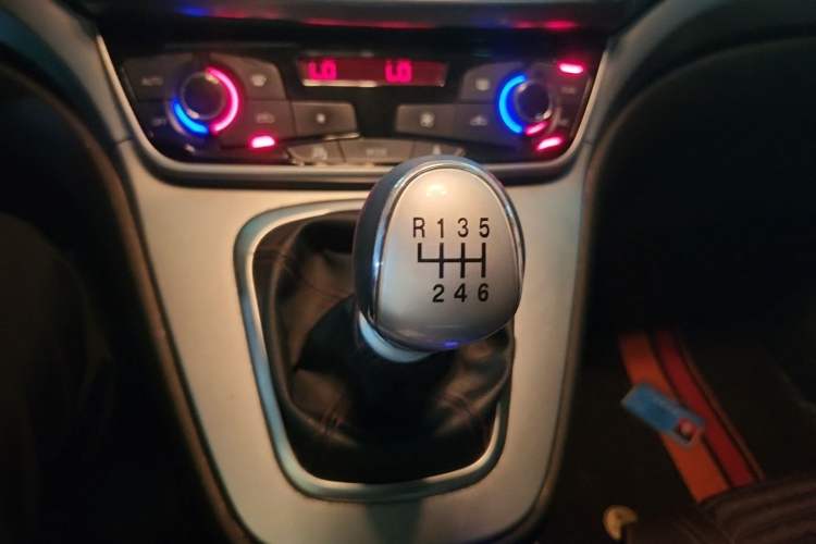 Used Haval H6 2017 Blue Label Sport Edition 1.5T Manual Two-Wheel Drive Elite Model Gear Lever