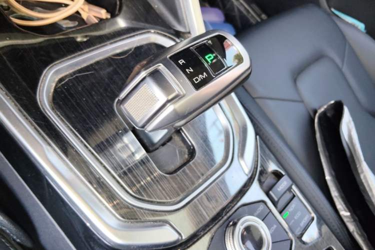 Used Haval H6 2017 Red-Label 1.3T Automatic Two-Wheel Drive ZhiShang Model Gear Lever