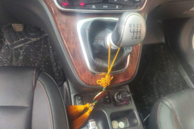 Used Haval H6 2017 Red-Label Sport Edition 1.5T Manual Two-Wheel Drive Prestige Model Gear Lever