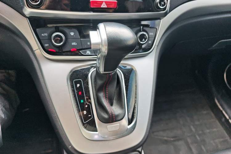 Used Haval H6 2017 Blue Label Sport Edition 1.5T Automatic Two-Wheel Drive Luxury Model Gear Lever