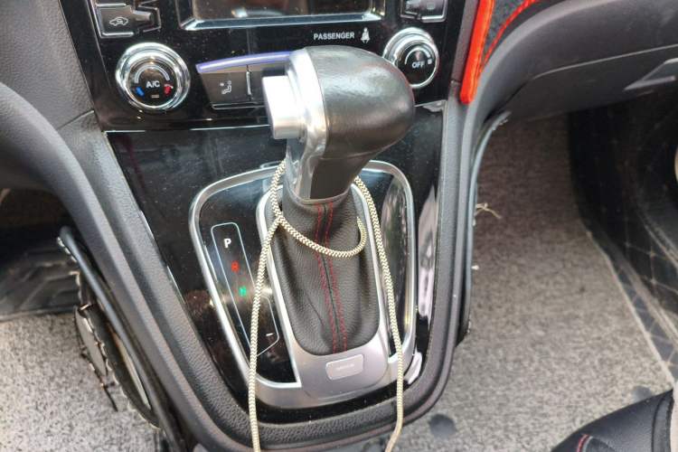 Used Haval H6 2017 Classic Edition 1.5T Automatic Two-Wheel Drive Urban Model Gear Lever