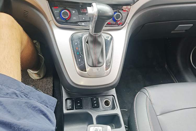 Used Haval H6 2017 Blue Label Sport Edition 1.5T Automatic Two-Wheel Drive Luxury Model Gear Lever