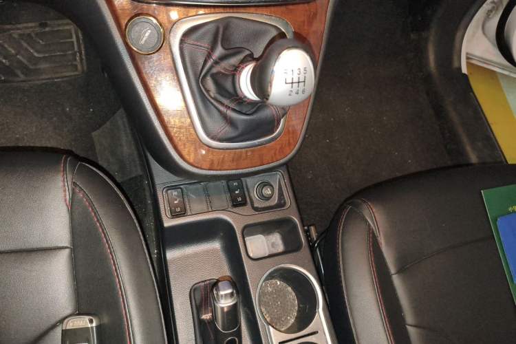 Used Haval H6 2017 Red-Label Sport Edition 1.5T Manual Two-Wheel Drive Elite Model Gear Lever