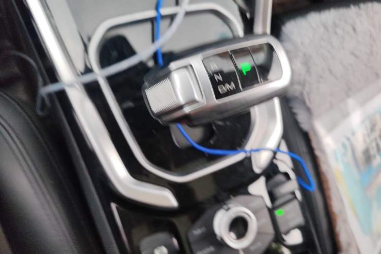Used Haval H6 2017 Red Label 2.0T Automatic Two-Wheel Drive ZhiShang Model Gear Lever