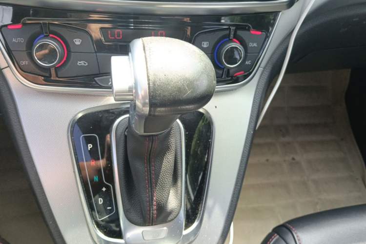 Used Haval H6 2017 Red-Label Sport Edition 1.5T Automatic Two-Wheel Drive Luxury Model Gear Lever