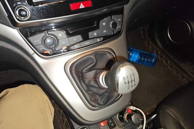 Used Haval H6 2017 Blue Label Sport Edition 1.5T Manual Two-Wheel Drive Elite Model Gear Lever
