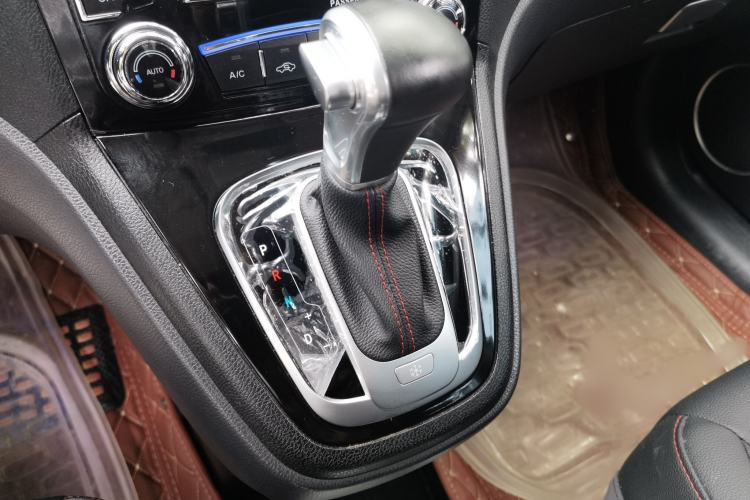 Used Haval H6 2017 Classic Edition 1.5T Automatic Two-Wheel Drive Urban Model Gear Lever