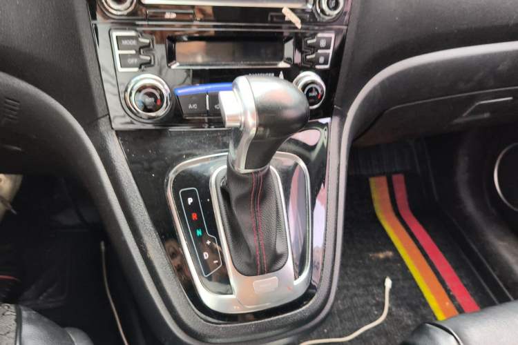 Used Haval H6 2017 Revised Blue-Label Sport Version 1.5T Automatic Two-Wheel Drive Luxury Trim Gear Lever