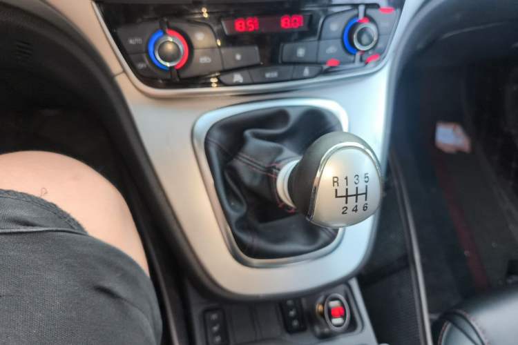 Used Haval H6 2017 Blue Label Sport Edition 1.5T Manual Two-Wheel Drive Elite Model Gear Lever