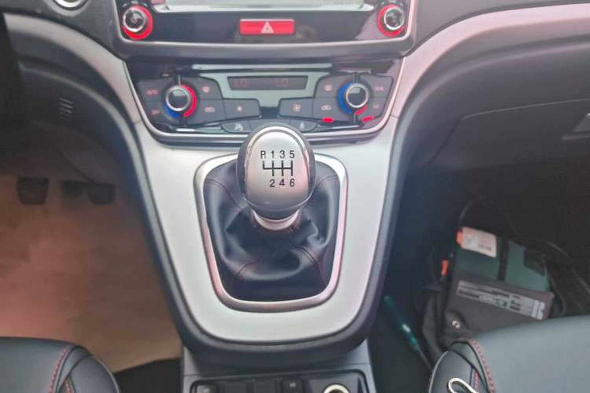 Used Haval H6 2017 Blue Label Sport Edition 1.5T Manual Two-Wheel Drive Elite Model Gear Lever