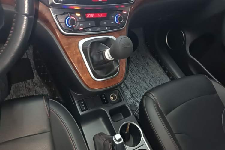 Used Haval H6 2017 Red-Label Sport Edition 1.5T Manual Two-Wheel Drive Elite Model Gear Lever