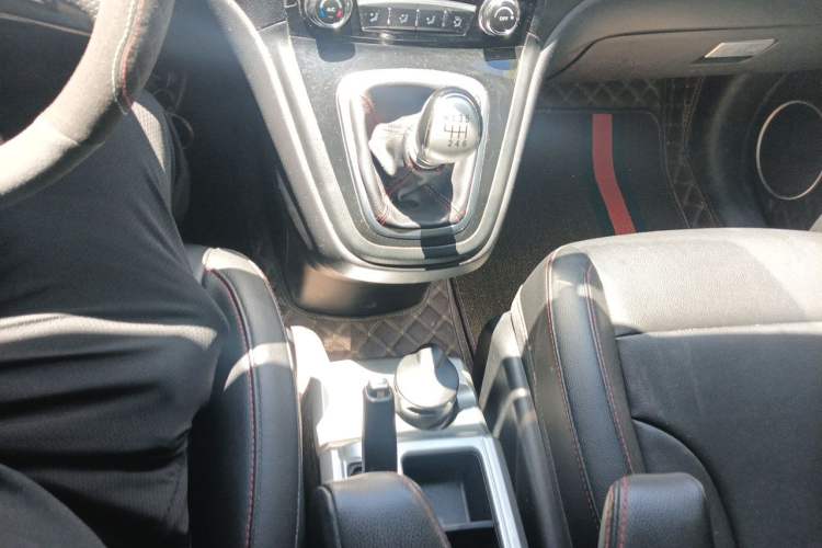 Used Haval H6 2017 Classic Edition 1.5T Manual Two-Wheel Drive Urban Model Gear Lever