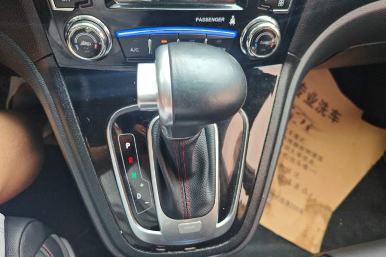 Used Haval H6 2017 Classic Edition 1.5T Automatic Two-Wheel Drive Elite Model Gear Lever