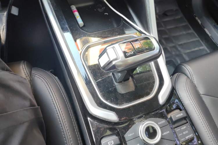 Used Haval H6 2017 Red Label 2.0T Automatic Two-Wheel Drive ZhiShang Model Gear Lever