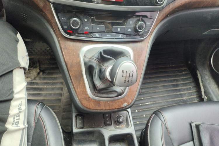 Used Haval H6 2017 Red-Label Sport Edition 1.5T Manual Two-Wheel Drive Elite Model Gear Lever