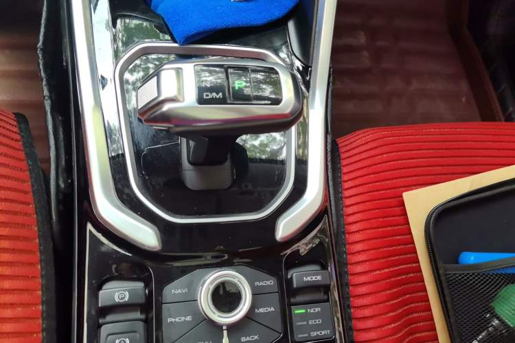 Used Haval H6 2017 Red Label 2.0T Automatic Two-Wheel Drive ZhiShang Model Gear Lever