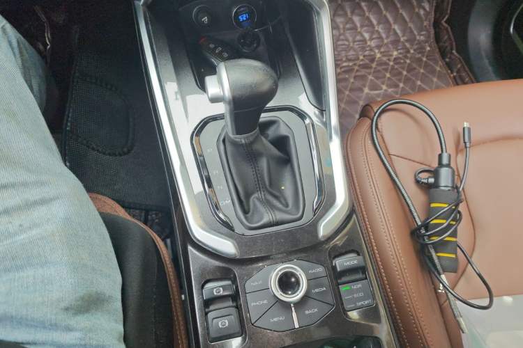 Used Haval H6 2017 Blue Label 1.5T Automatic Two-Wheel Drive Leading Plus Model Gear Lever