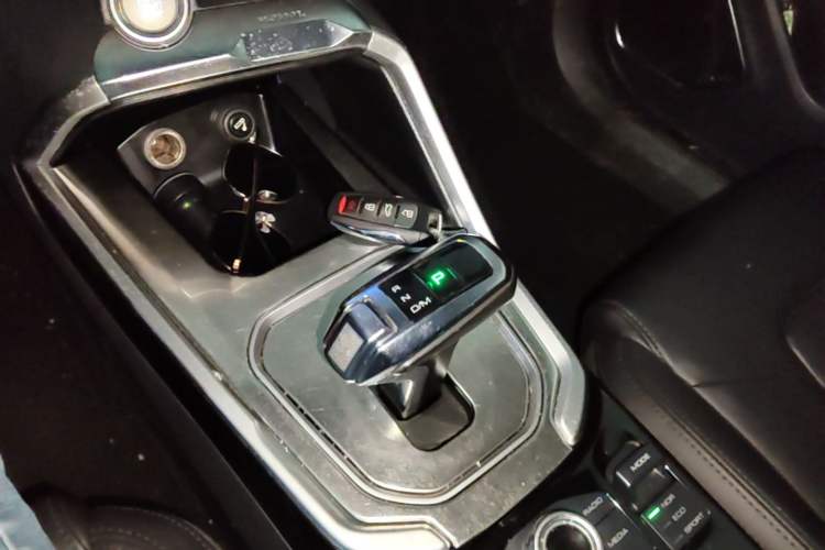 Used Haval H6 2017 Red Label 2.0T Automatic Two-Wheel Drive ZhiShang Model Gear Lever