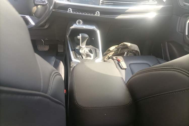 Used Haval H6 2017 Blue Label 1.5T Automatic Two-Wheel Drive ZhiShang Model Gear Lever