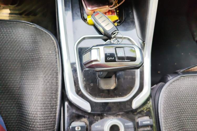 Used Haval H6 2017 Red-Label 1.3T Automatic Two-Wheel Drive ZhiShang Model Gear Lever
