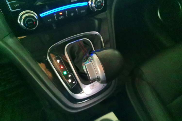 Used Haval H6 2017 Classic Edition 1.5T Automatic Two-Wheel Drive Elite Model Gear Lever