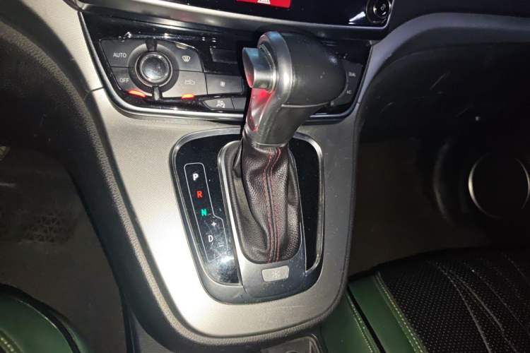 Used Haval H6 2017 Blue Label Sport Edition 1.5T Automatic Two-Wheel Drive Luxury Model Gear Lever
