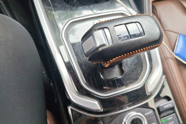 Used Haval H6 2017 Red Label 2.0T Automatic Two-Wheel Drive ZhiShang Model Gear Lever