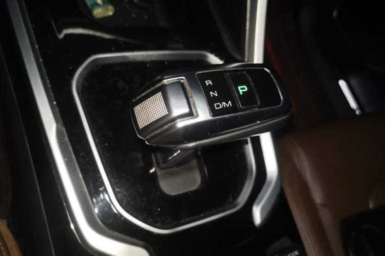 Used Haval H6 2017 Red-Label 2.0T Automatic Two-Wheel Drive Leading Edition Gear Lever