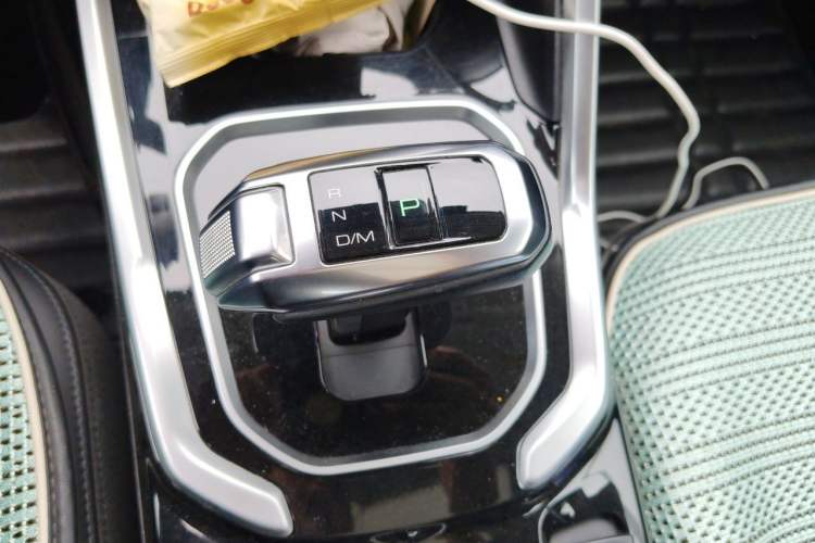 Used Haval H6 2017 Red Label 2.0T Automatic Two-Wheel Drive ZhiShang Model Gear Lever