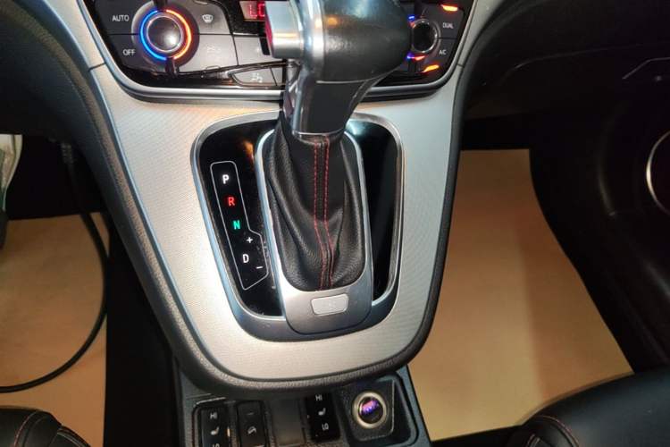 Used Haval H6 2017 Red-Label Sport Edition 1.5T Automatic Two-Wheel Drive Luxury Model Gear Lever