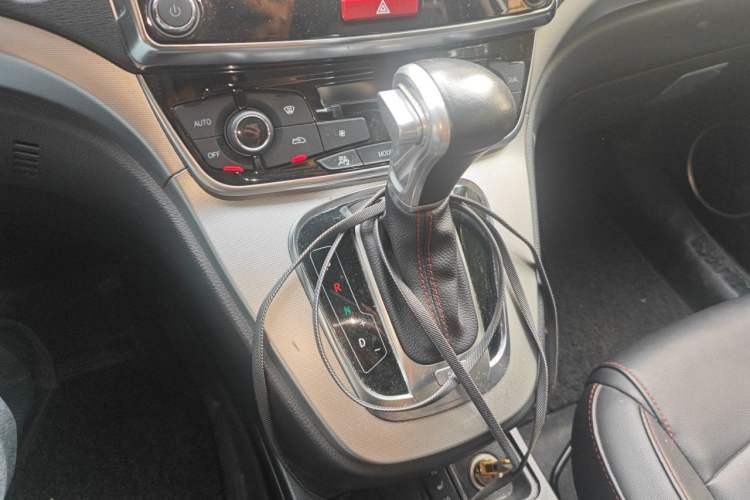 Used Haval H6 2017 Red-Label Sport Edition 1.5T Automatic Two-Wheel Drive Luxury Model Gear Lever