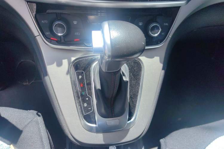 Used Haval H6 2017 Blue Label Sport Edition 1.5T Automatic Two-Wheel Drive Luxury Model Gear Lever