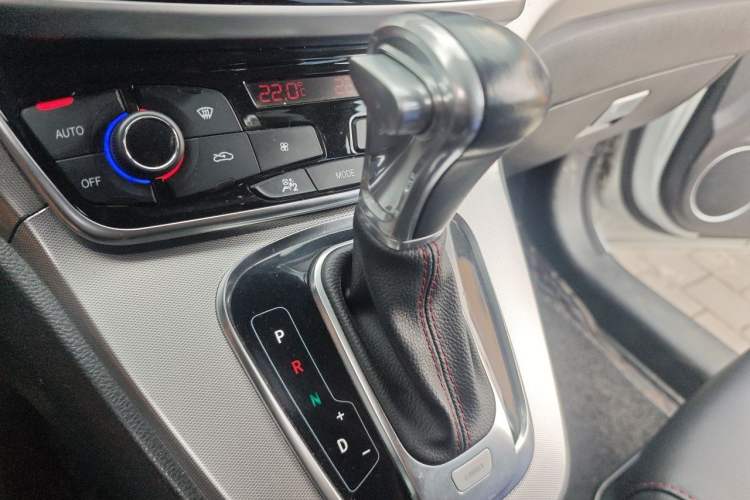 Used Haval H6 2017 Revised Red-Label Sport Version 1.5T Automatic Two-Wheel Drive Premium Edition Gear Lever