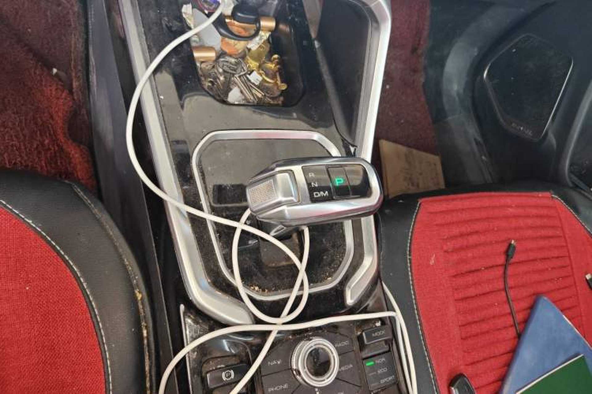 Used Haval H6 2017 Red Label 2.0T Automatic Two-Wheel Drive ZhiShang Model Gear Lever