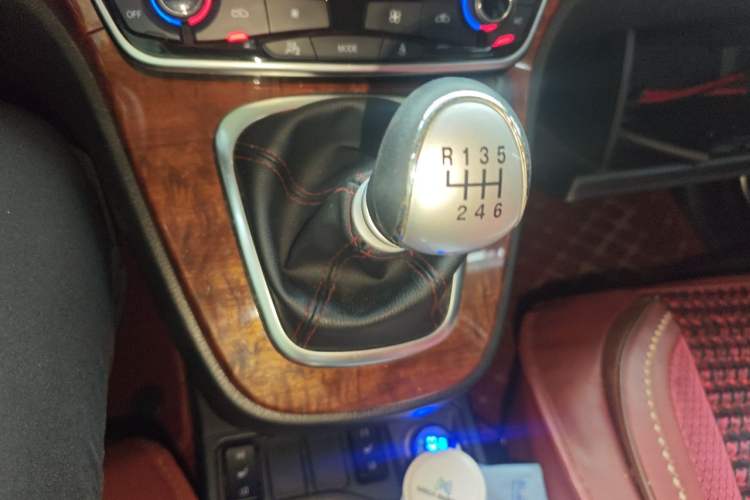 Used Haval H6 2017 Red-Label Sport Edition 1.5T Manual Two-Wheel Drive Elite Model Gear Lever