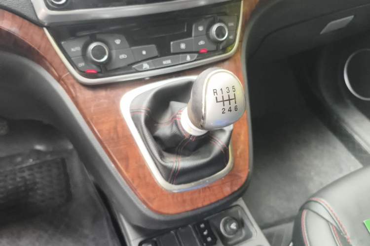 Used Haval H6 2017 Red-Label Sport Edition 1.5T Manual Two-Wheel Drive Elite Model Gear Lever