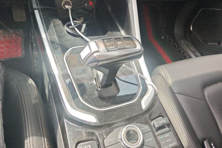 Used Haval H6 2017 Red Label 2.0T Automatic Two-Wheel Drive ZhiShang Model Gear Lever