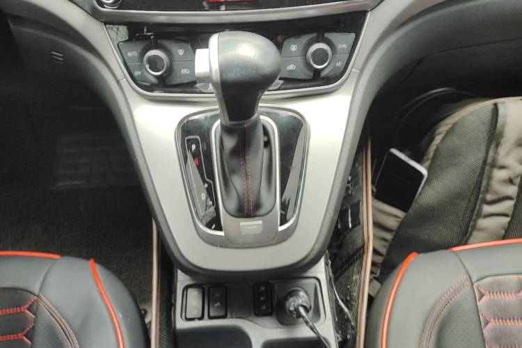 Used Haval H6 2017 Revised Blue-Label Sport Version 1.5T Automatic Two-Wheel Drive Luxury Trim Gear Lever