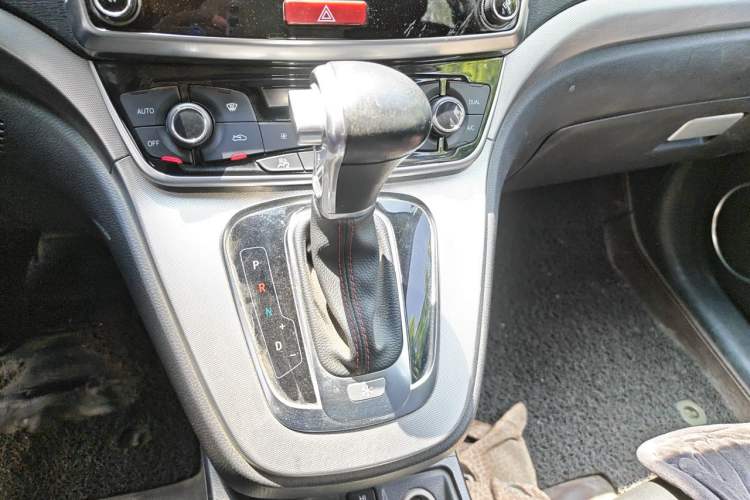 Used Haval H6 2017 Red-Label Sport Edition 1.5T Automatic Two-Wheel Drive Luxury Model Gear Lever