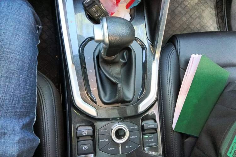 Used Haval H6 2017 Blue Label 1.5T Automatic Two-Wheel Drive ZhiShang Model Gear Lever