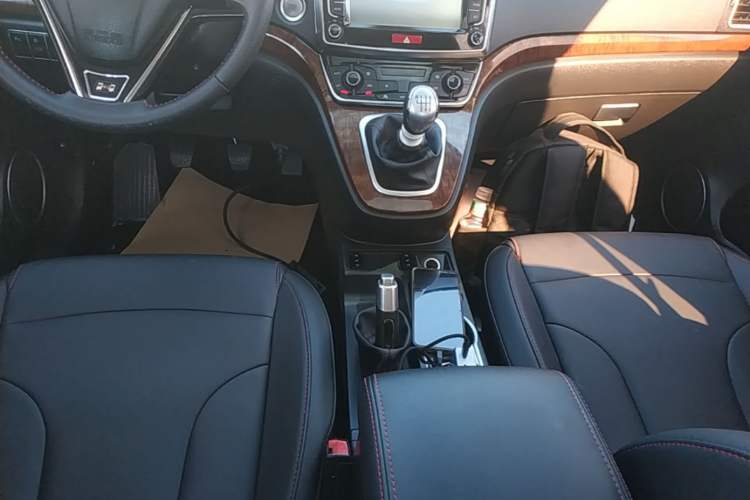Used Haval H6 2017 Red-Label Sport Edition 1.5T Manual Two-Wheel Drive Elite Model Gear Lever