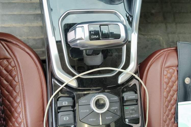 Used Haval H6 2017 Red Label 2.0T Automatic Two-Wheel Drive ZhiShang Model Gear Lever