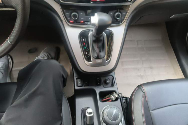 Used Haval H6 2017 Red-Label Sport Edition 1.5T Automatic Two-Wheel Drive Luxury Model Gear Lever