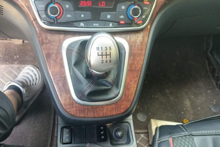 Used Haval H6 2017 Red-Label Sport Edition 1.5T Manual Two-Wheel Drive Elite Model Gear Lever
