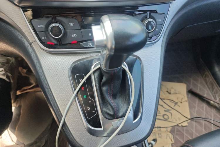 Used Haval H6 2017 Red-Label Sport Edition 1.5T Automatic Two-Wheel Drive Luxury Model Gear Lever